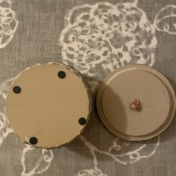 Cute little bee 🐝 holder, farmhouse decor - Picture 2 of 3